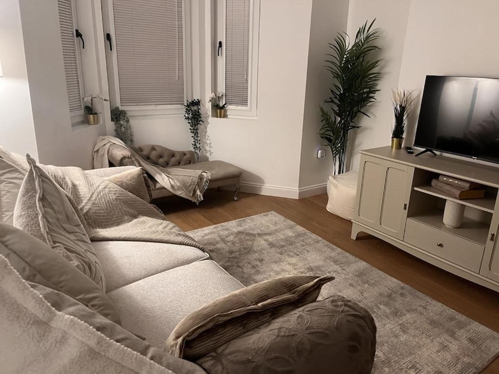 St Leonards-on-Sea Gorgeous 2 Floor 3 Bed Apartment מראה חיצוני תמונה