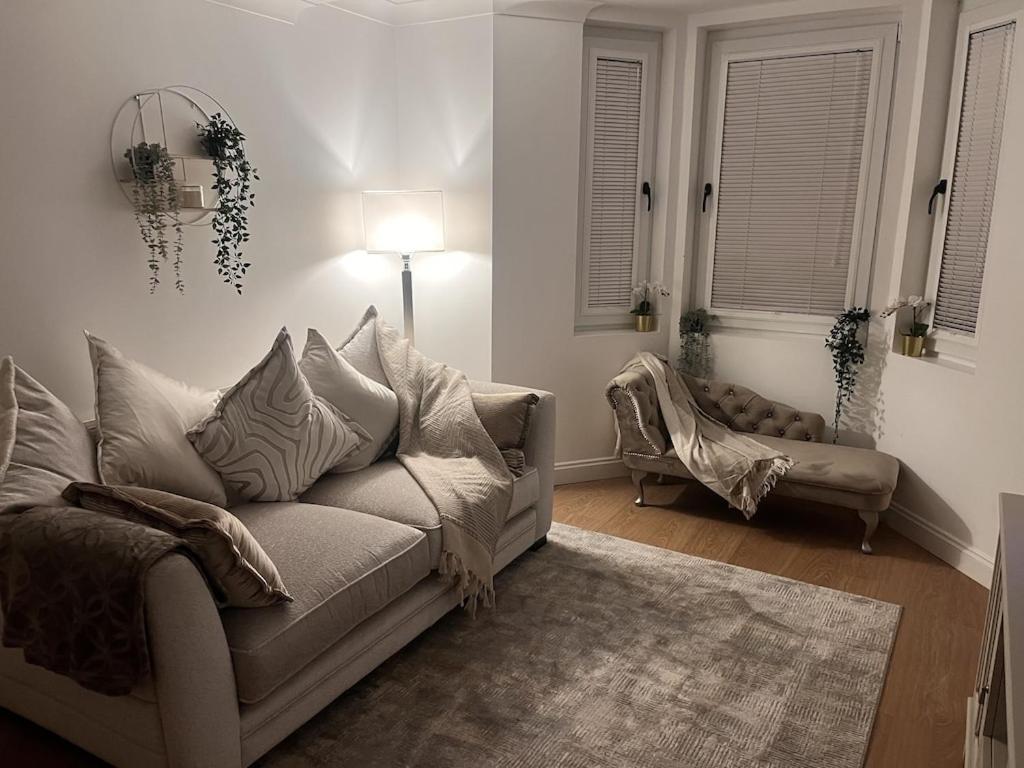 St Leonards-on-Sea Gorgeous 2 Floor 3 Bed Apartment מראה חיצוני תמונה