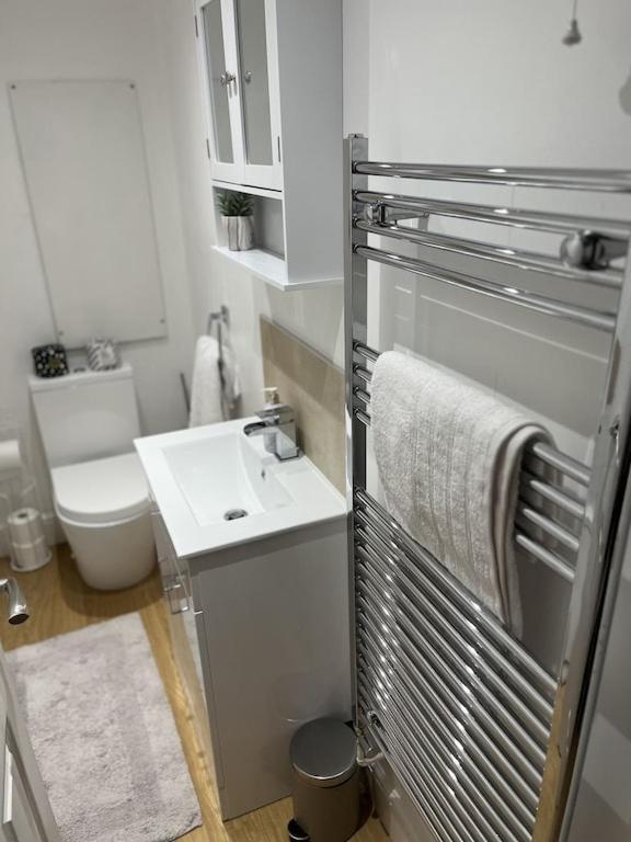 St Leonards-on-Sea Gorgeous 2 Floor 3 Bed Apartment מראה חיצוני תמונה